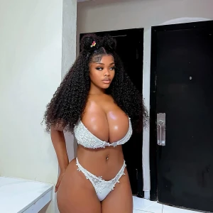 EBONY LILAA